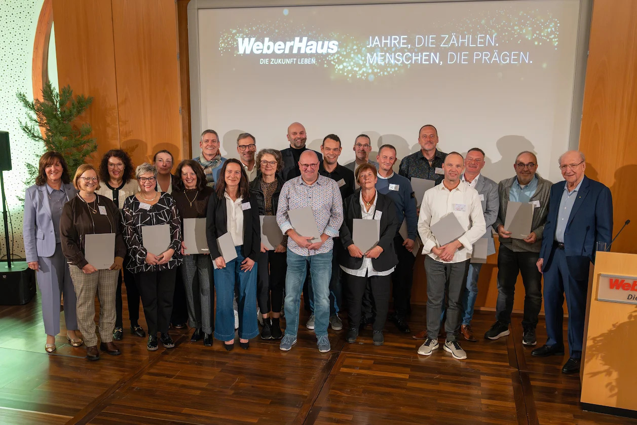 WeberHaus ehrt 65 Jubilare – 2.150 Jahre Treue und Verbundenheit